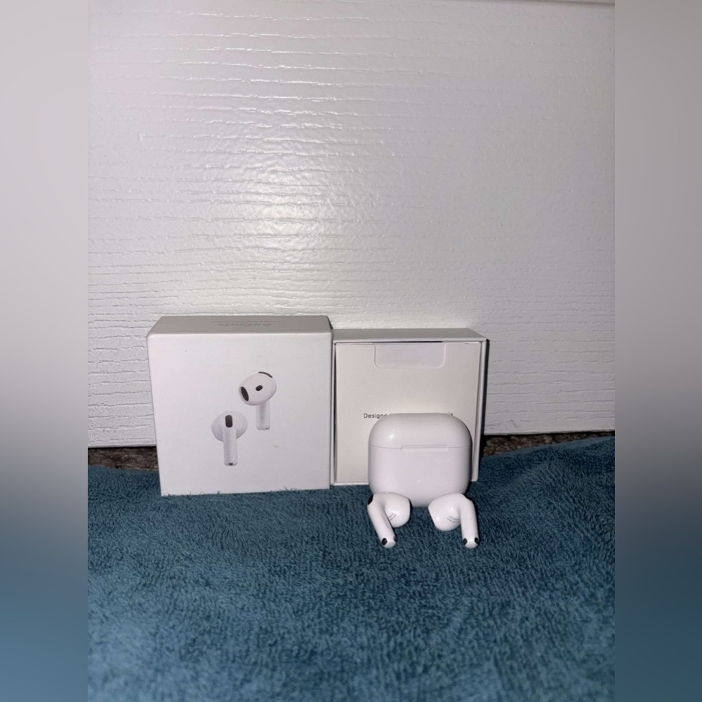 Airpods 4th Gen - Picture 3 of 5